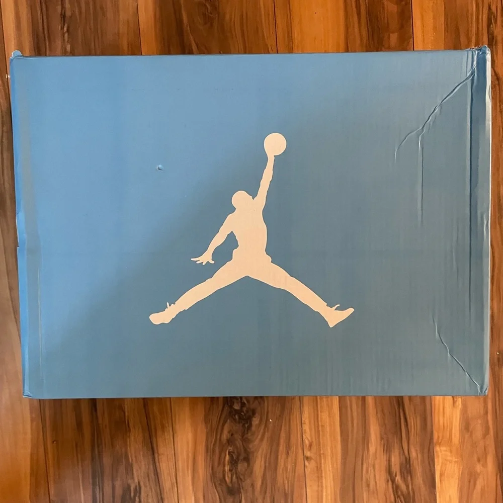 Air Jordan 6’s “UNC” - Picture 2 of 3